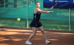 na zdjęciu osoby podczas przywitania Mai Chwalińskiej