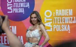 na zdjęciu osoby występujące na scenie