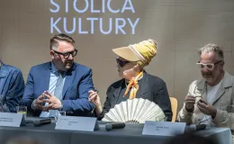 na zdjęciu osoby podczas konferencji