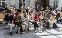 na zdjęciu osoby podczas konferencji
