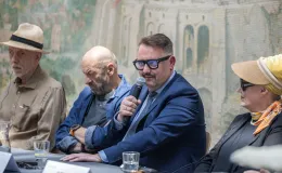 na zdjęciu osoby podczas konferencji
