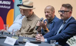 na zdjęciu osoby podczas konferencji