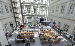 na zdjęciu osoby podczas konferencji