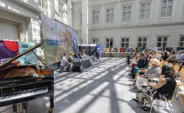 na zdjęciu osoby podczas konferencji
