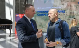 na zdjęciu osoby podczas konferencji