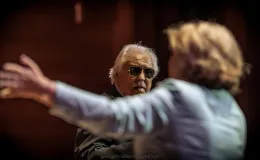 na zdjęciu muzycy na scenie