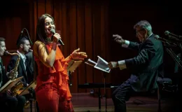 na zdjęciu muzycy na scenie
