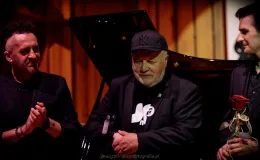 na zdjęciu muzycy na scenie