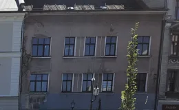 Kamienica przy 11 Listopada 36 widok połaci dachu przed remontem.