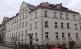 Budynek przy ul. A. Osuchowskiego 2 widok na elewacje po remoncie.