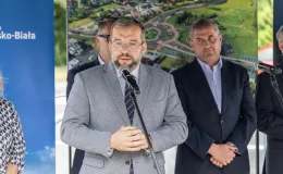 na zdjęciu osoby podczas konferencji