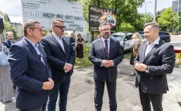 na zdjęciu osoby podczas konferencji