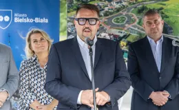 na zdjęciu osoby podczas konferencji