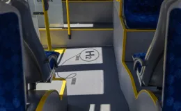 na zdjęciu autobusy i zaproszeni goście 