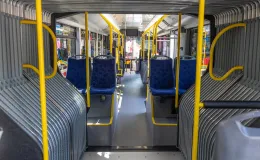 na zdjęciu autobusy i zaproszeni goście 