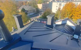 Dom przy ul. Krakowskiej 10 widok na dach po remoncie. 