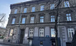 Kamienica przy ul. Słowackiego 21 widok na elewację przed remontem. 
