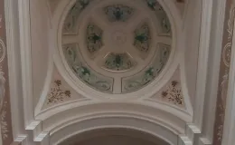 Kamienica 3 Maja 23 sień wejściowa wraz z polichromią na podniebieniu kopuły po konserwacji.