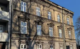 Kamienica przy ul. Słowackiego 21 widok na elewację przed remontem. 