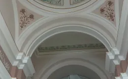 Kamienica 3 Maja 23 sień wejściowa wraz z polichromią na podniebieniu kopuły po konserwacji.