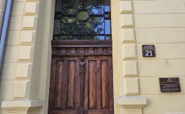 Kamienica przy ul. Słowackiego 21 widok portalu wejściowego po remoncie. 