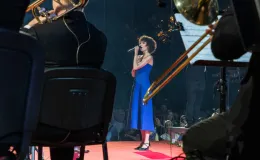 na zdjęciu osoby podczas otwartej promenady