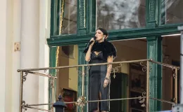 na zdjęciu osoby podczas otwartej promenady
