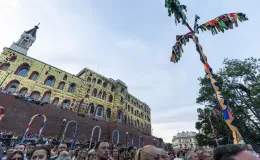 na zdjęciu osoby podczas otwartej promenady