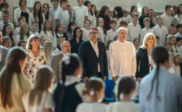 na zdjęciu osoby podczas rozpoczęcia roku i otwarcia placu zabaw
