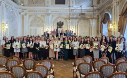 na zdjęciu osoby podczas uroczystości