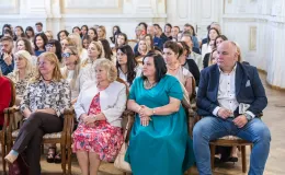 na zdjęciu osoby podczas uroczystości