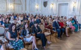 na zdjęciu osoby podczas uroczystości