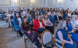 na zdjęciu osoby podczas uroczystości