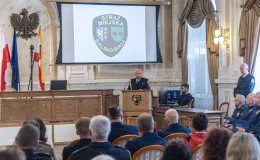 na zdjęciu osoby podczas uroczyści