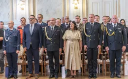 na zdjęciu osoby podczas uroczyści