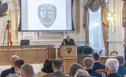 na zdjęciu osoby podczas uroczyści