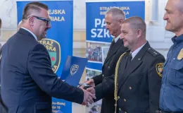 na zdjęciu osoby podczas uroczyści