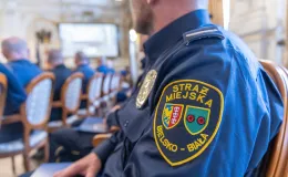 na zdjęciu osoby podczas uroczyści