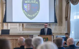 na zdjęciu osoby podczas uroczyści