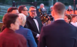 na zdjęciu osoby podczas uroczystości