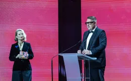 na zdjęciu osoby podczas uroczystości
