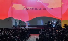 na zdjęciu osoby podczas uroczystości
