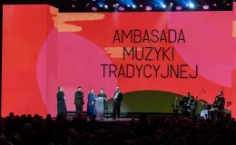 na zdjęciu osoby podczas uroczystości