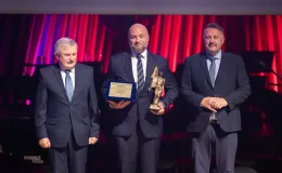na zdjęciu osoby podczas gali rozdania nagród