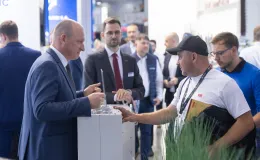 na zdjęciu hala targowa