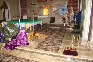 Kościół p.w. św. Małgorzaty wnętrze i wtórna posadzka przed remontem.