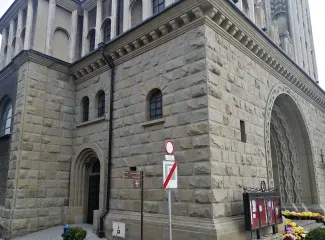 Kamienna okładzina po konserwacji. 