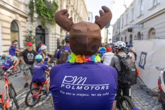 na zdjęciu rowerzyści
