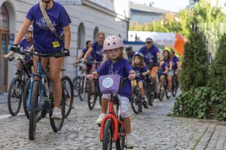 na zdjęciu rowerzyści