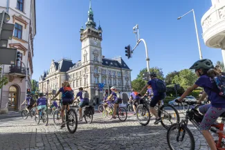 na zdjęciu rowerzyści
